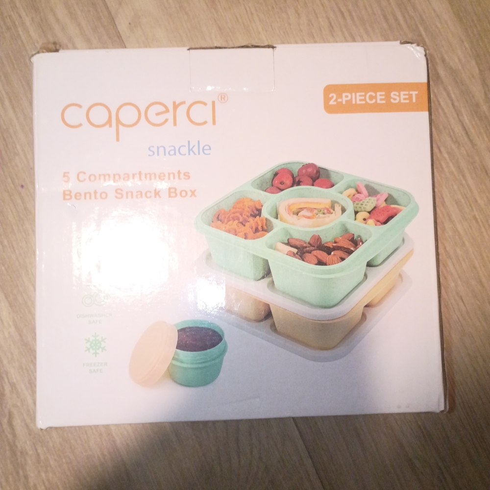 Snackle 5-Compartment Bento Snack Box - Green and Cream
